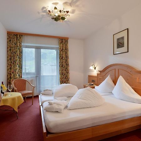Hotel Schwarzer Adler Hippach Δωμάτιο φωτογραφία