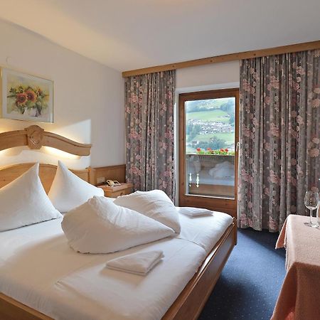 Hotel Schwarzer Adler Hippach Δωμάτιο φωτογραφία