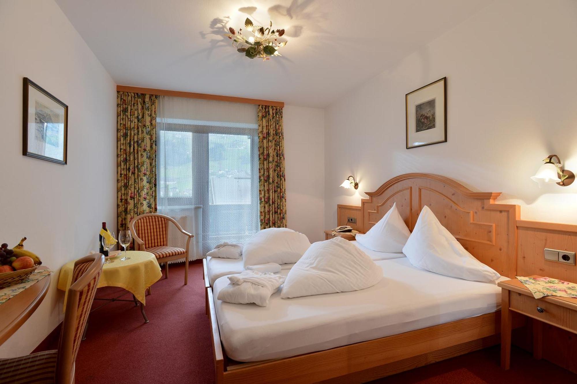 Hotel Schwarzer Adler Hippach Δωμάτιο φωτογραφία