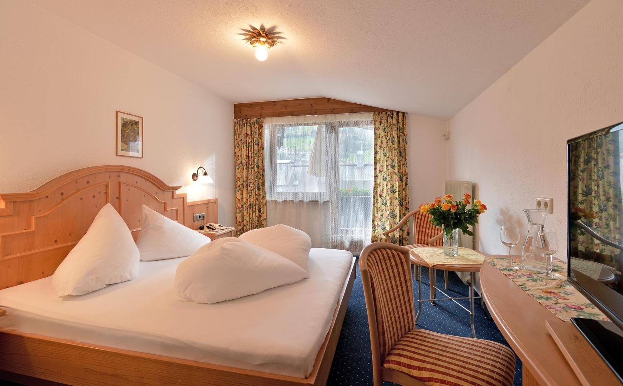 Hotel Schwarzer Adler Hippach Δωμάτιο φωτογραφία